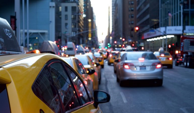 Comment réserver un taxi à la gare de Grenoble ?