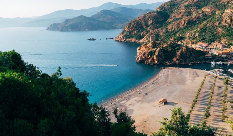 Partez en Corse pour profiter des vacances dans un camping